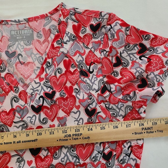 Activate Med Couture Womens Scrub Top Pink Gray Valentine Hearts Size Small - Picture 5 of 8